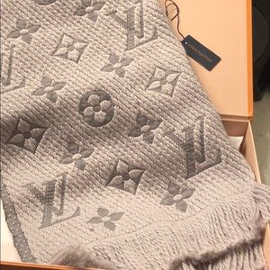 Brand new never worn Louis Vuitton wool scarf